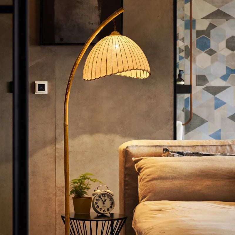 Taliara - Wabi-Sabi LED-Stehleuchte aus Bambus und Canvas