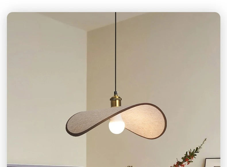 Solara - Wabi-Sabi-Strohhut-Hängeleuchte mit warmem Licht