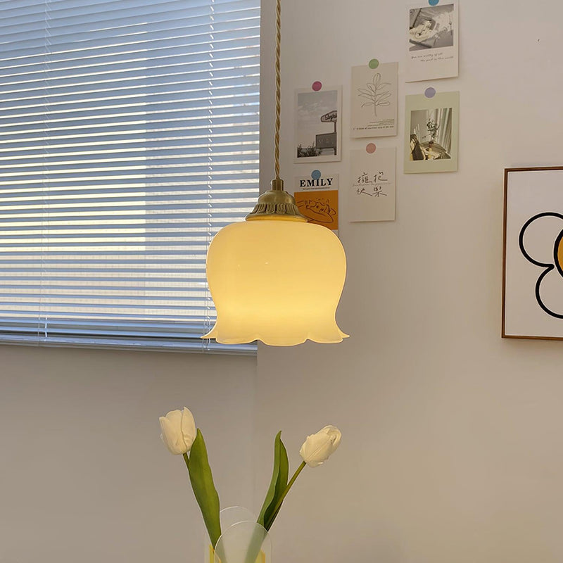 Vallei - Blume Pendelleuchte aus Messing und Kunstharz