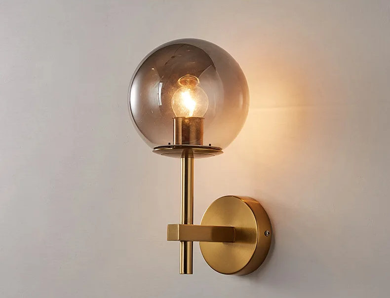 Parietta - LED-Wandleuchte mit Glaskugel