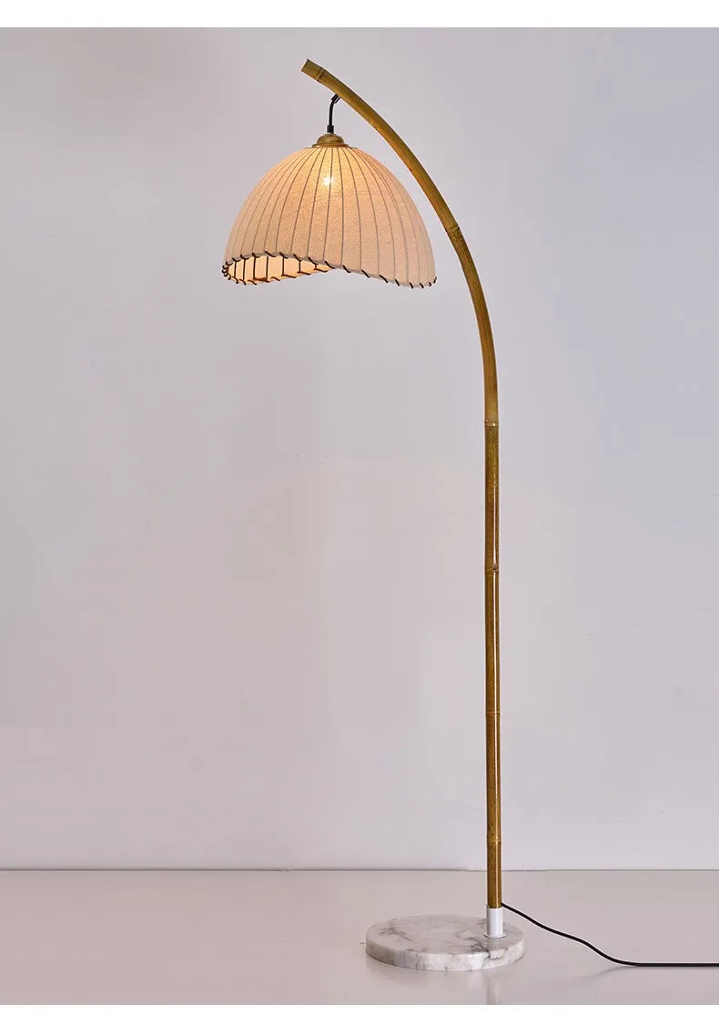 Taliara - Wabi-Sabi LED-Stehleuchte aus Bambus und Canvas