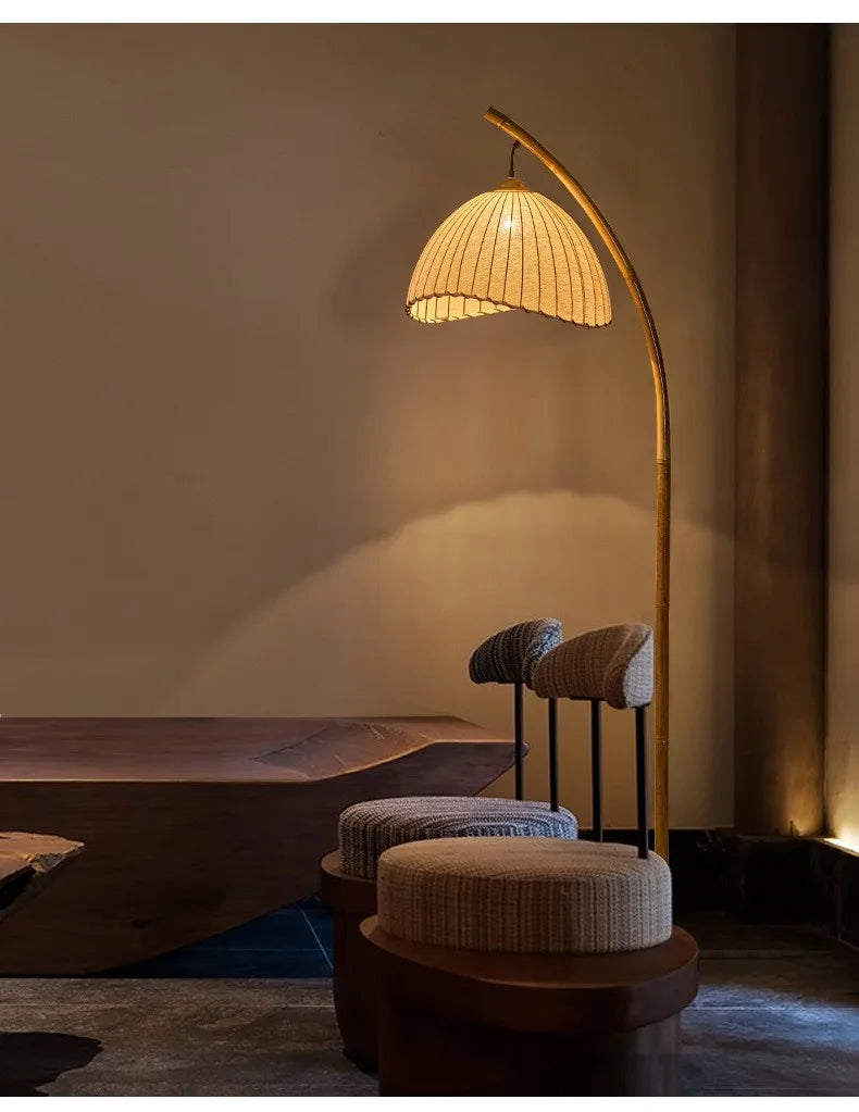 Taliara - Wabi-Sabi LED-Stehleuchte aus Bambus und Canvas