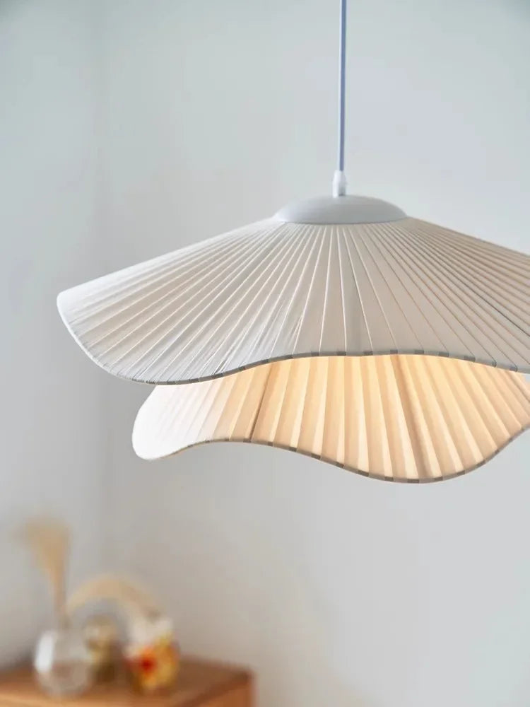 Nordische - LED-Pendelleuchte mit Stoffschirm und