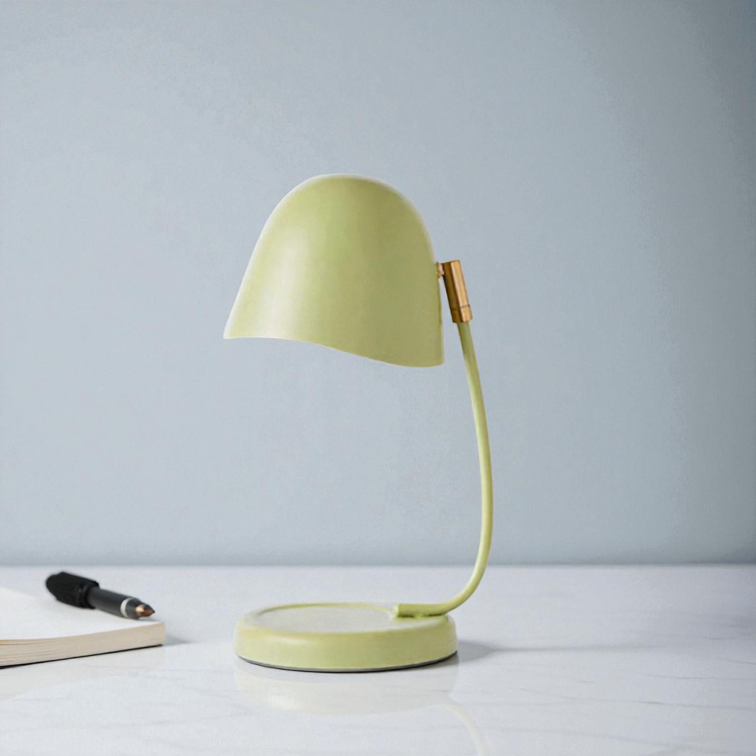 Metall-Tischlampe mit Kerzenhalter für elegante und gemütliche Innenbeleuchtung