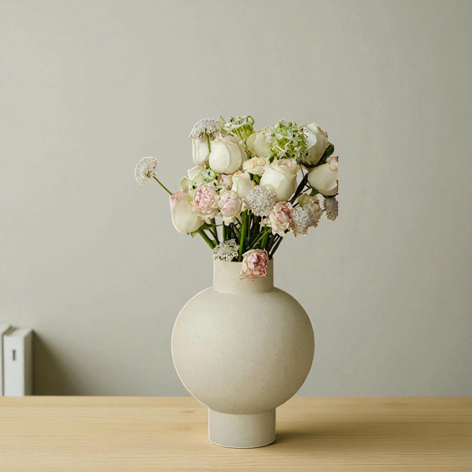 Zeitlose matte Keramik-Dekovase für elegante und stilvolle Wohnraumgestaltung