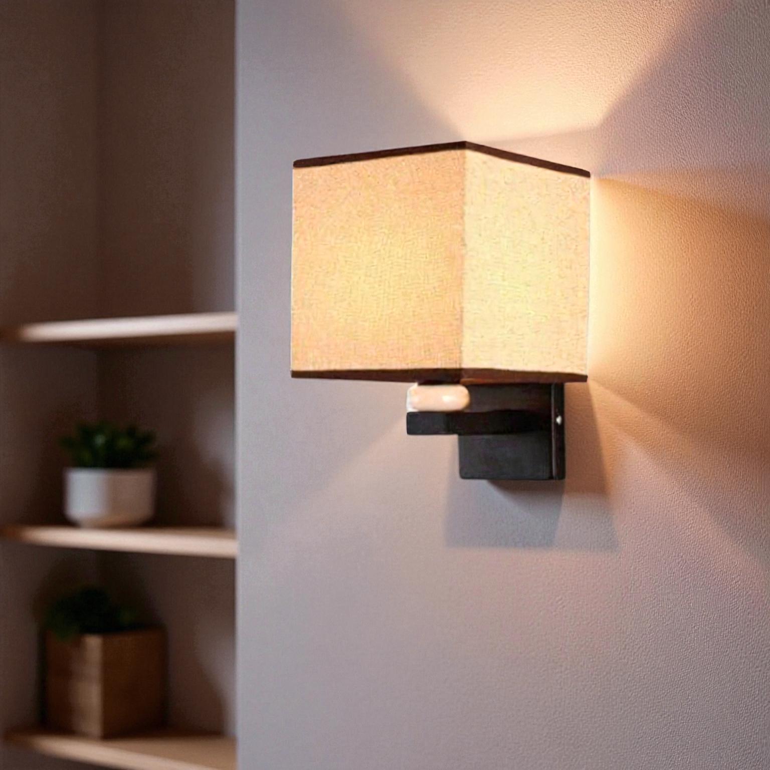 LED-Wandleuchte mit kubischem Design für den Innenbereich