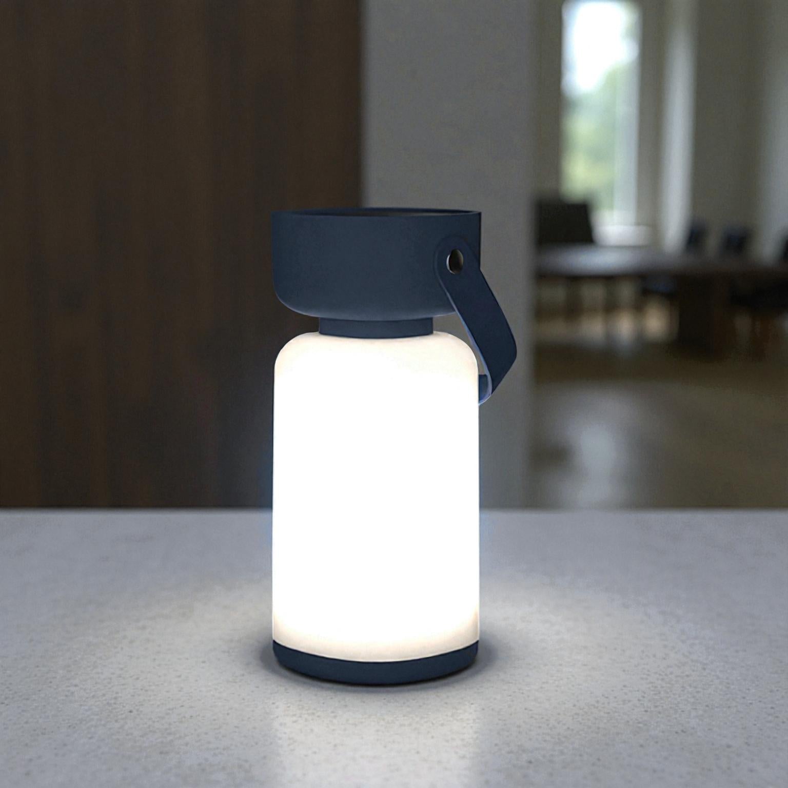 Wasserdichte tragbare LED-Tischlampe mit zylindrischem Design für Innen & Außen