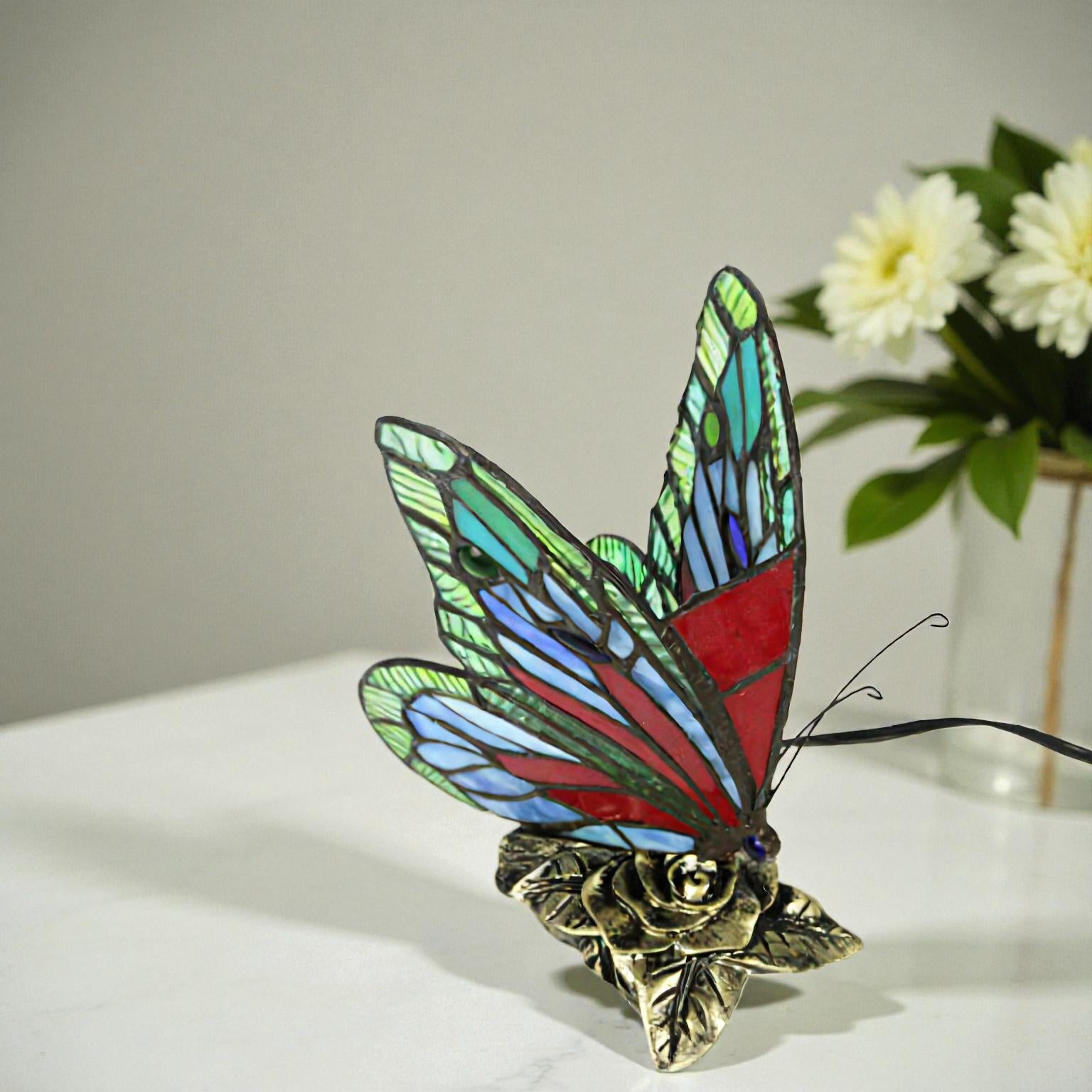 Tiffany-Glas-Schmetterlings-Nachtlampe für bunte, dekorative und stimmungsvolle Beleuchtung
