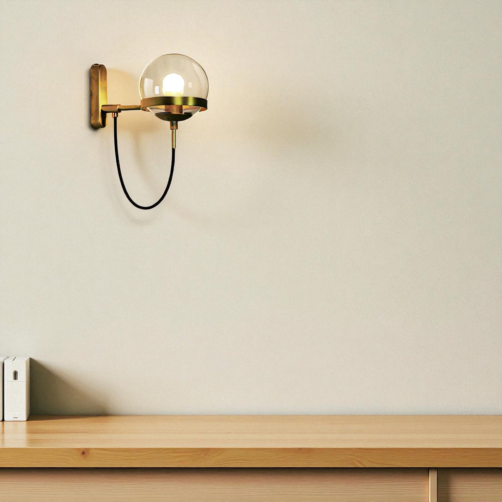 Industrielle Wandlampe aus Eisen und Glas für stilvolle, funktionale Beleuchtung