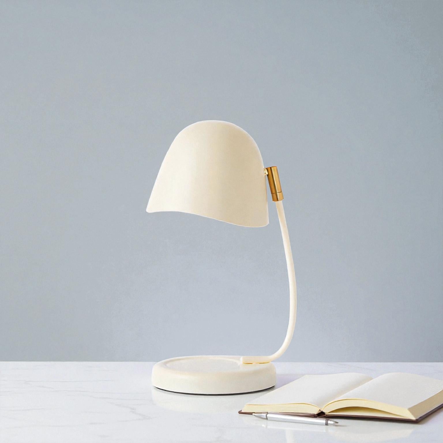 Metall-Tischlampe mit Kerzenhalter für elegante und gemütliche Innenbeleuchtung