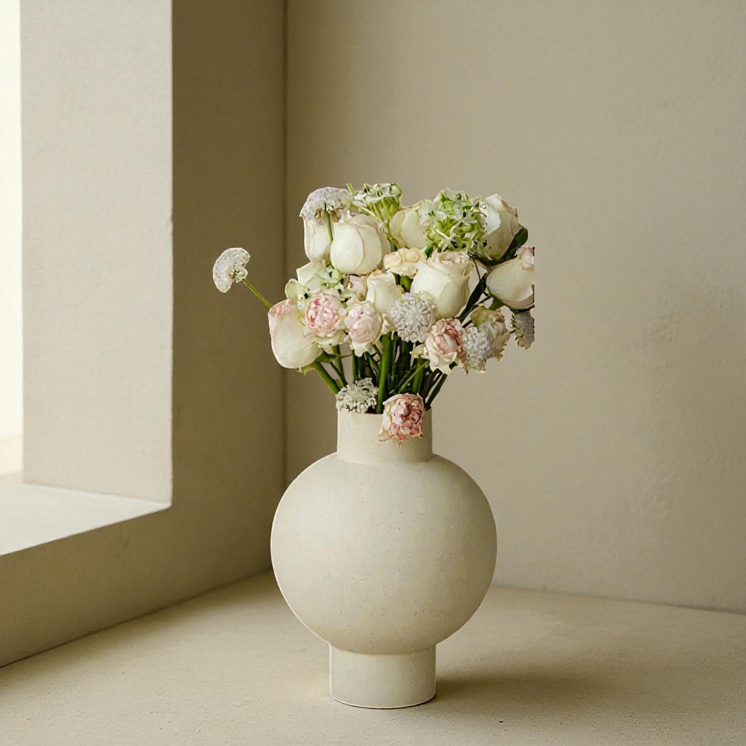 Zeitlose matte Keramik-Dekovase für elegante und stilvolle Wohnraumgestaltung