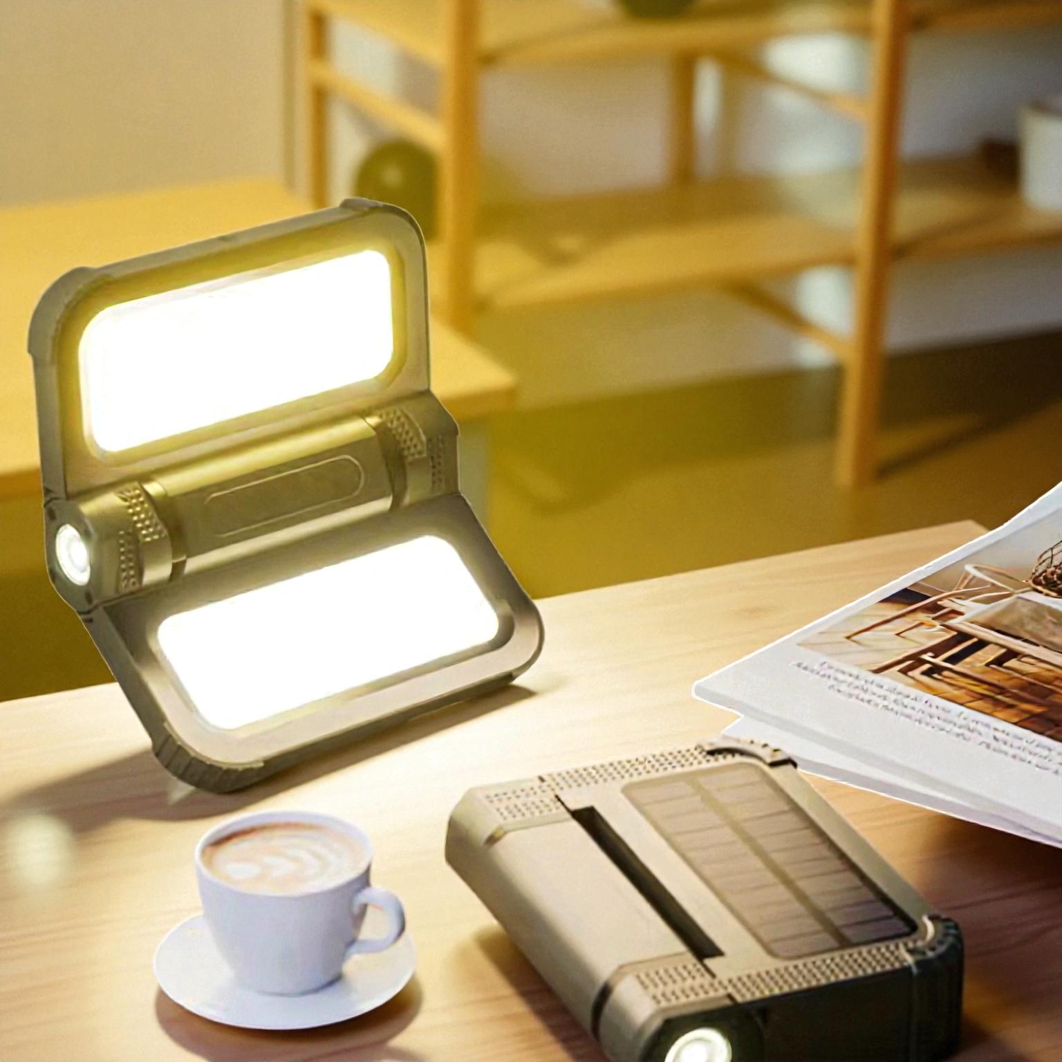 LED-Campinglampe mit 2000 Lumen Flutlicht und zwei Lademöglichkeiten