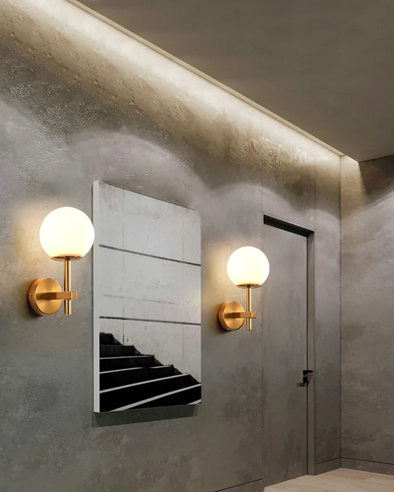 Parietta - LED-Wandleuchte mit Glaskugel
