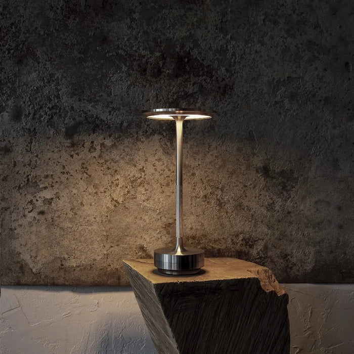 Pivo - Elegante LED-Tischleuchte aus gebürstetem Aluminium