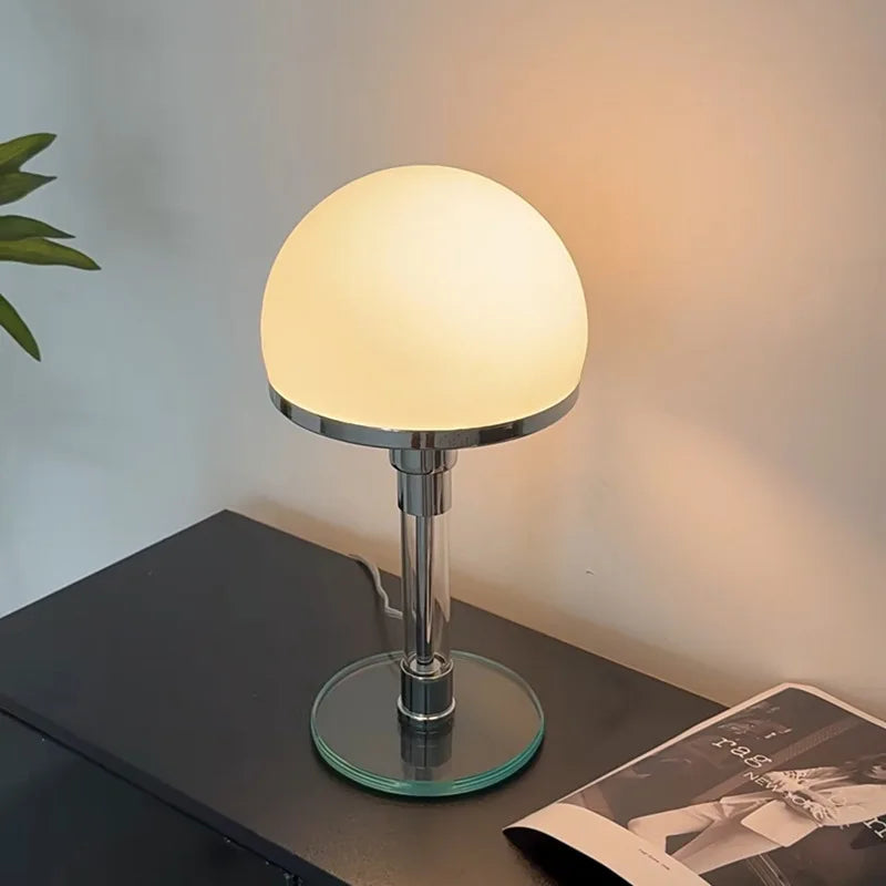 Focalia - Bauhaus Tischlampe mit Mattglaskugel