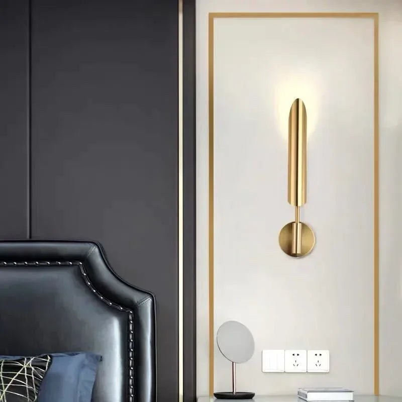 Lateralis - Goldene Wandleuchte mit klarem Glasschirm und