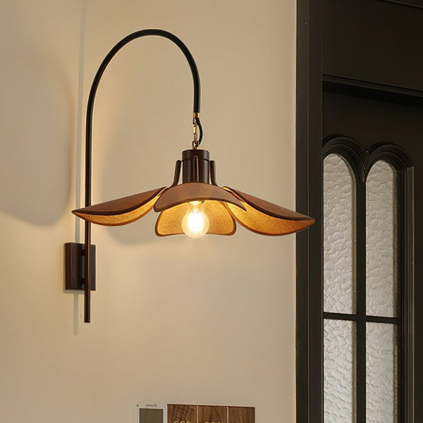 Petal - Wandleuchte Petal Bloom aus Metall, Holz und Leinen