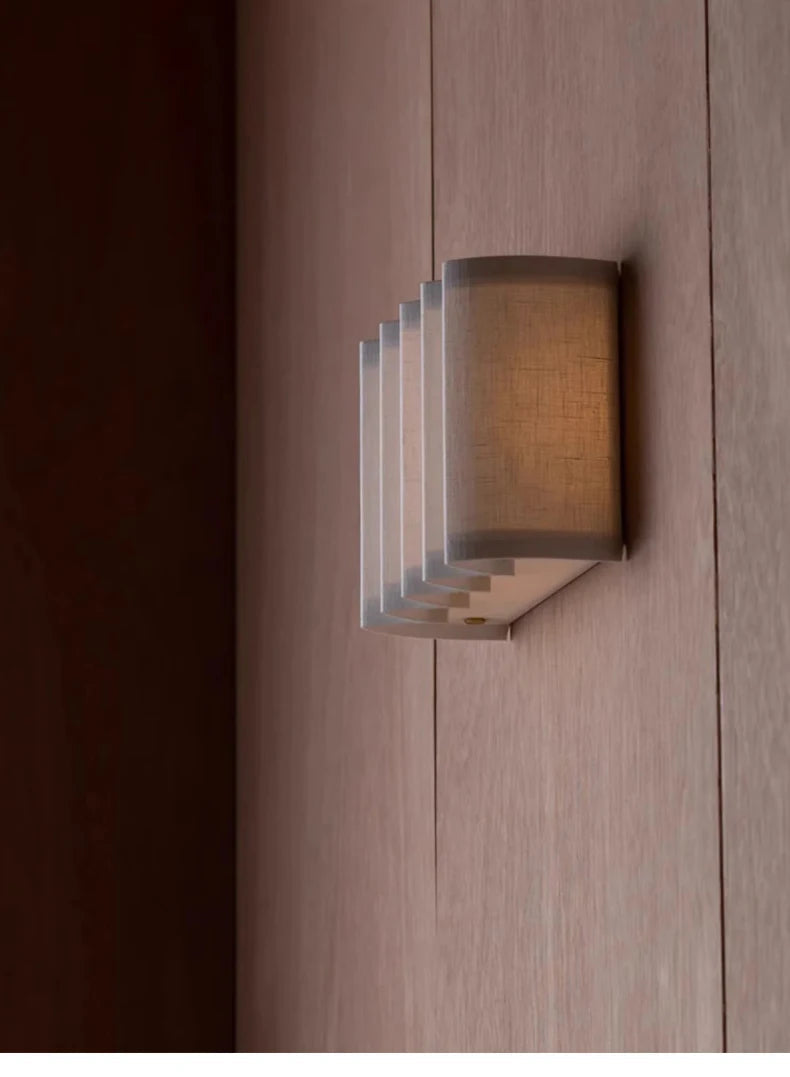 Murano - Wabi-Sabi-Stoffwandleuchte in Weiß mit LED