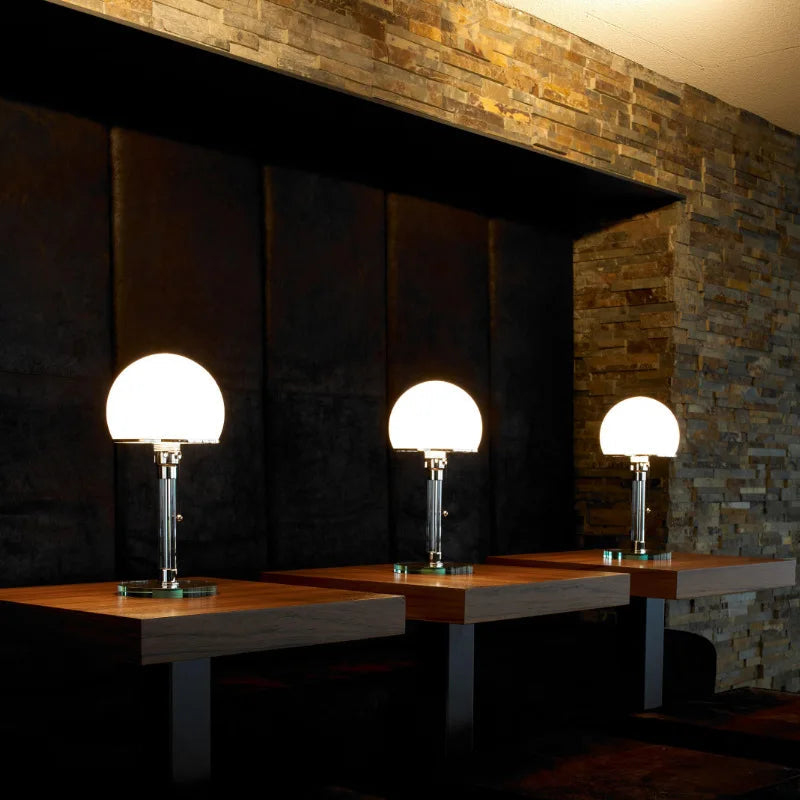 Focalia - Bauhaus Tischlampe mit Mattglaskugel