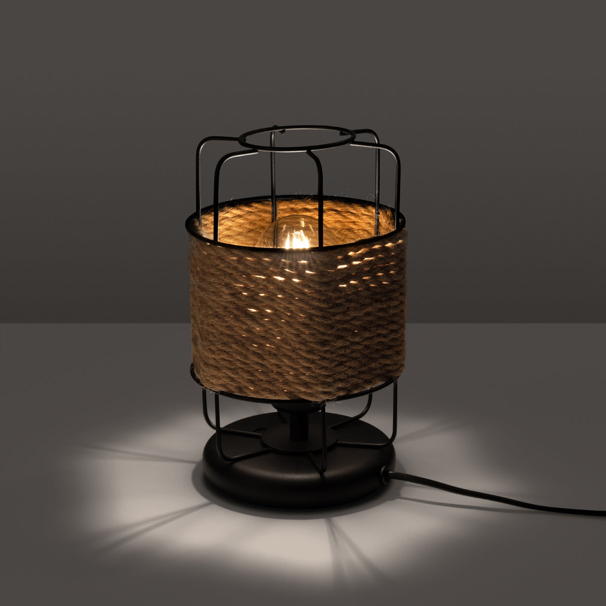 Studio - Schwarze Tischleuchte mit Holzgestell und Kabel