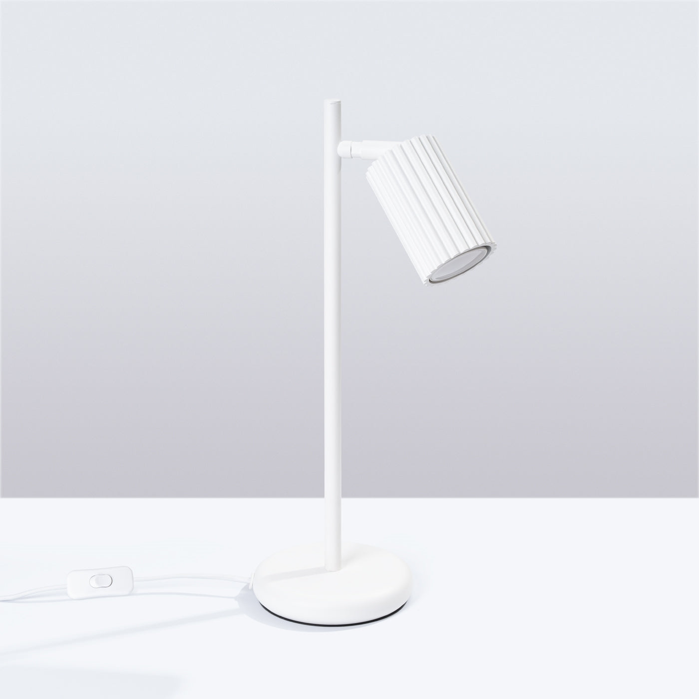 Lino - Tischlampe weiß im geriffelten Röhrendesign