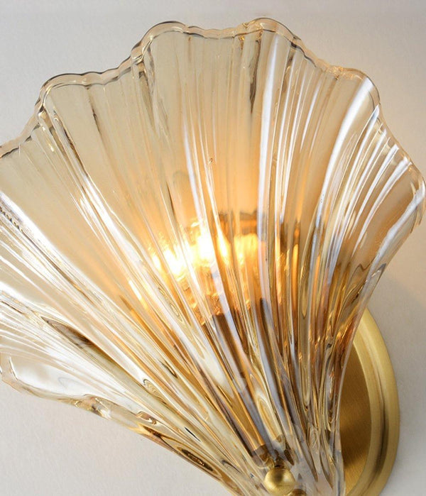 Muschelförmige - Wandleuchte aus Messing und Glas