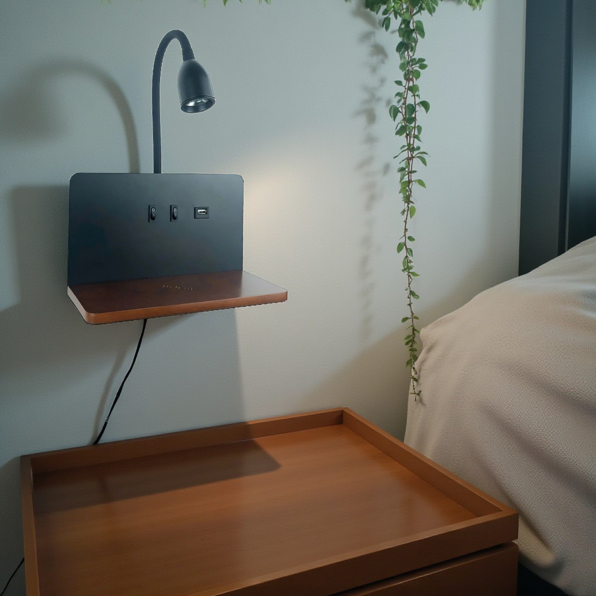 LED-Schreibtischlampe mit einstellbarer Beleuchtung und Ladeoptionen für zwei Geräte