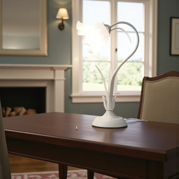 Einflammige Tischlampe mit blütenförmigem Lampenschirm für die Wohnungsdekoration