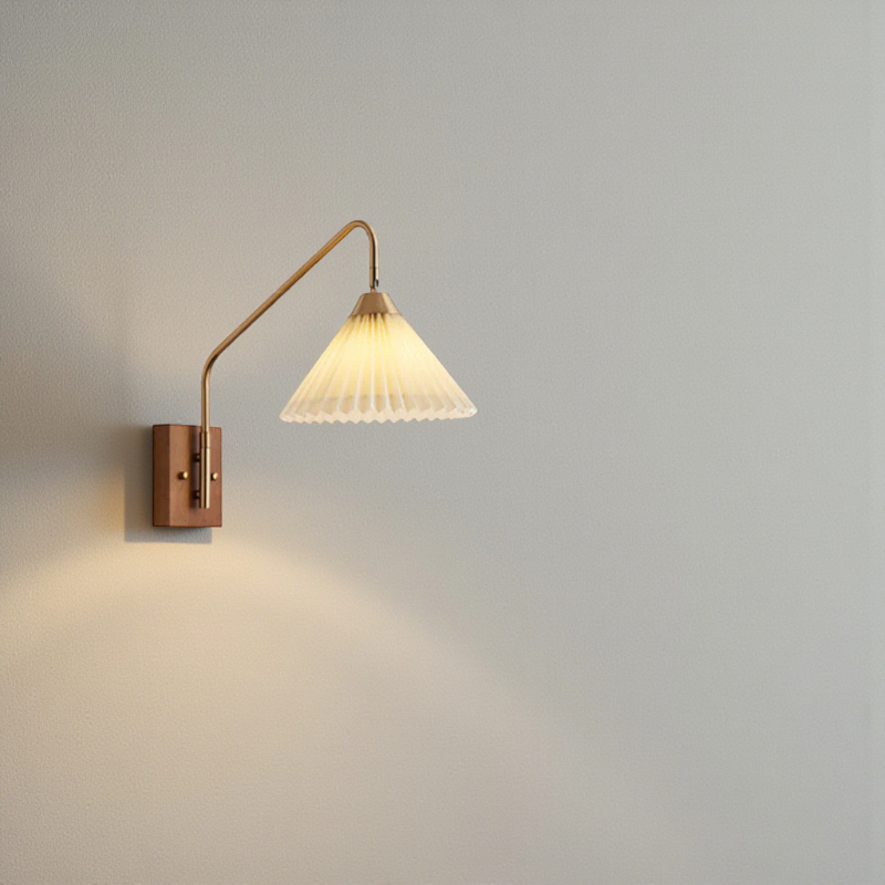 Japanische trapezförmige Wandleuchte mit Faltenstruktur für minimalistische Innenräume