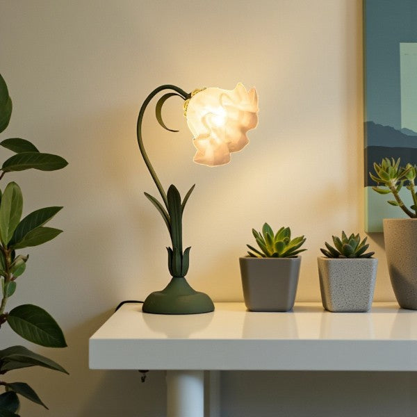 Einflammige Tischlampe mit blütenförmigem Lampenschirm für die Wohnungsdekoration