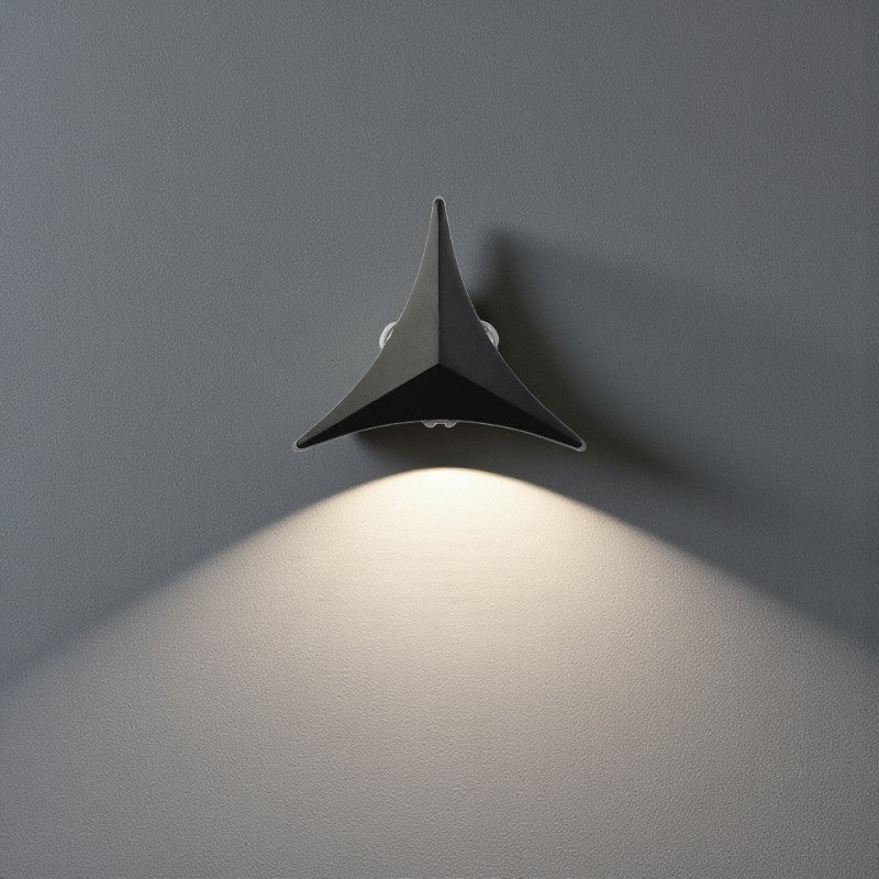Moderne Dreieckige LED-Wandleuchte mit Minimalistischem Design für Zeitgenössische Innenräume