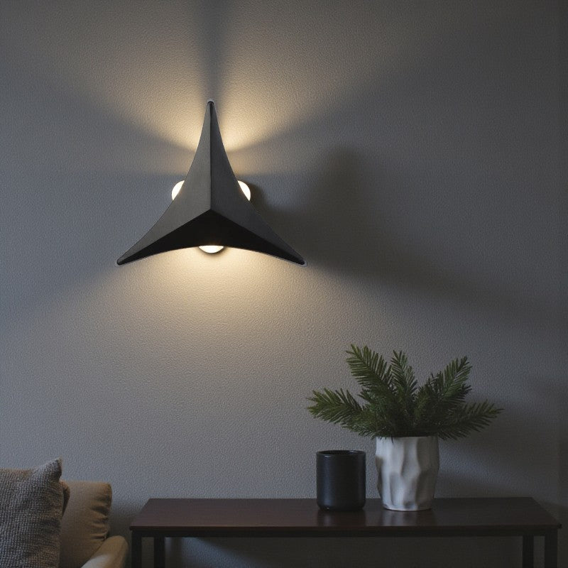 Moderne Dreieckige LED-Wandleuchte mit Minimalistischem Design für Zeitgenössische Innenräume