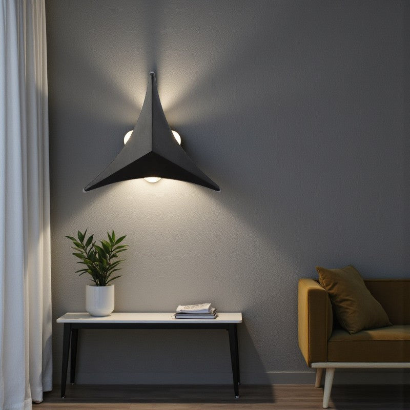 Moderne Dreieckige LED-Wandleuchte mit Minimalistischem Design für Zeitgenössische Innenräume