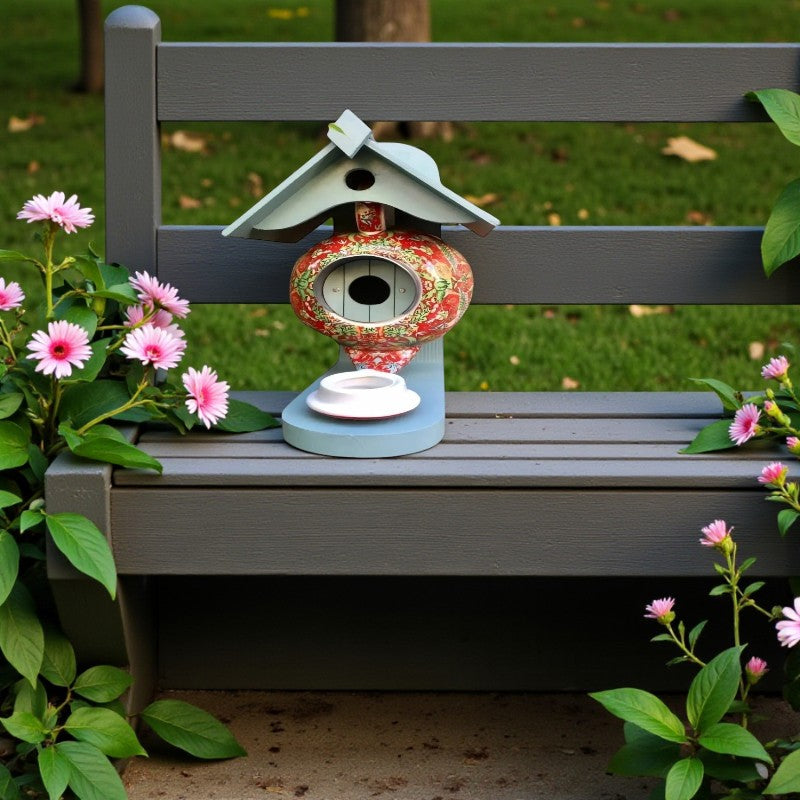 Dekoratives Vogelhaus für den Garten mit Elegantem Blumen-Design