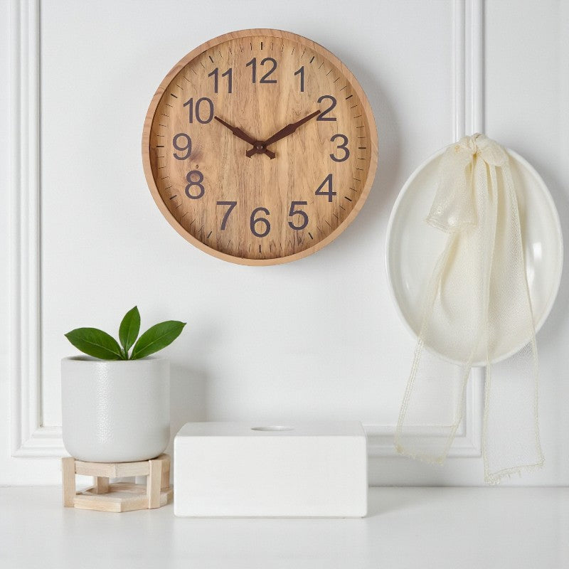 Runde Wanduhr mit digitaler Anzeige und stilvolle Wohnraumdekoration