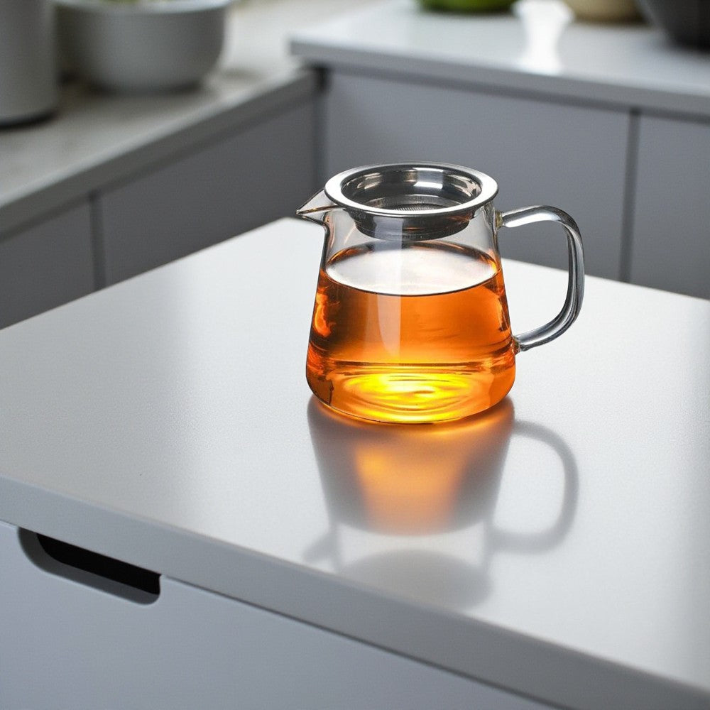 Glasteekanne mit Griff und Siebdeckel für elegantes Aufbrühen