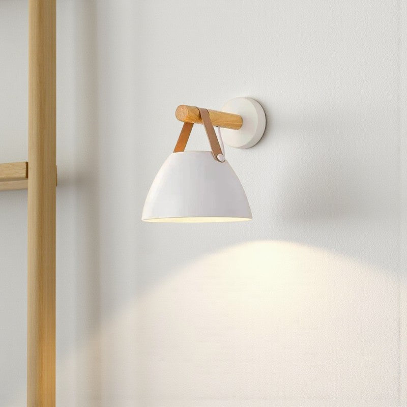 Moderne Minimalistische Wandleuchte mit Kuppelförmigem Schirm für Zeitgenössische Innenräume