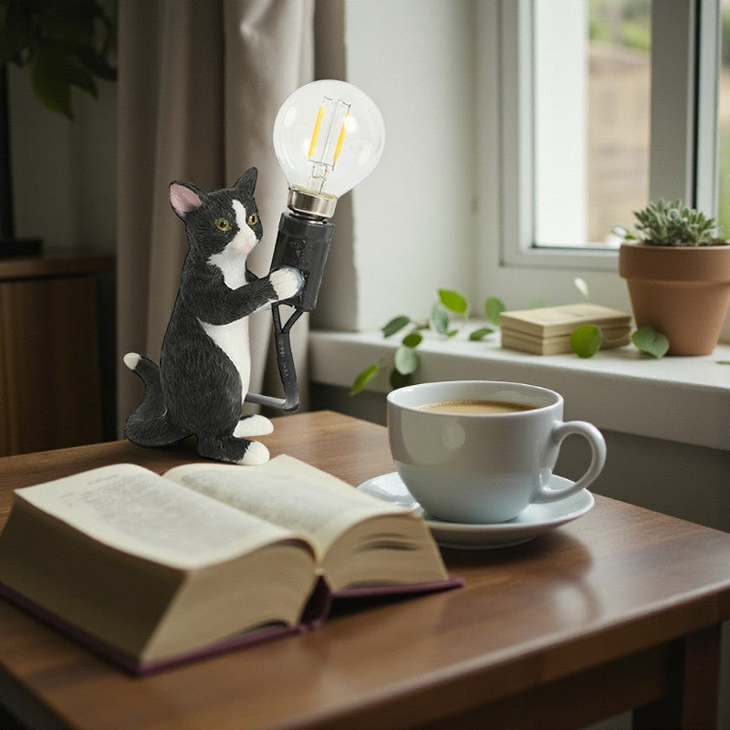 Niedliche Katzenfiguren Tischlampe mit verspieltem Design und dekorativem Akzent