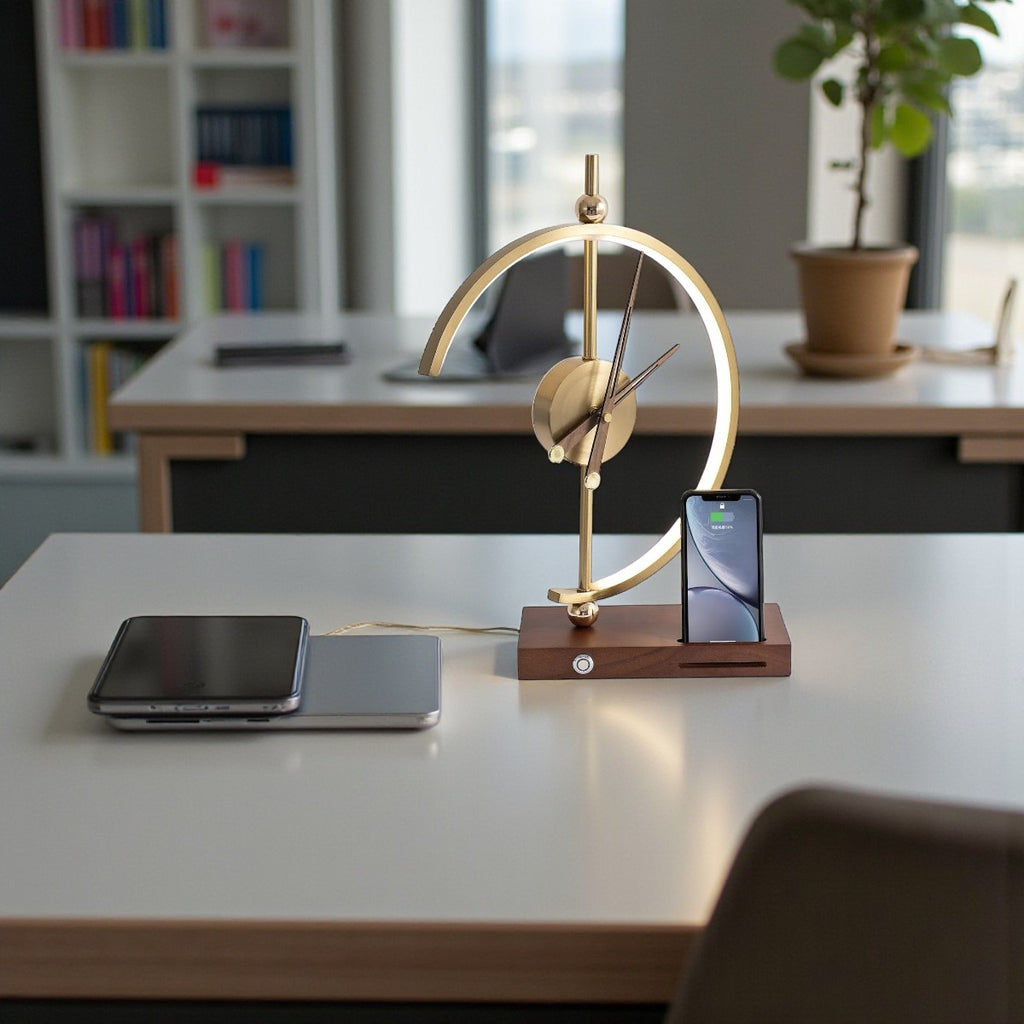 Multifunktionale Lampe mit Uhr und kabellosem Ladegerät für das und uden smarten Lebensstil