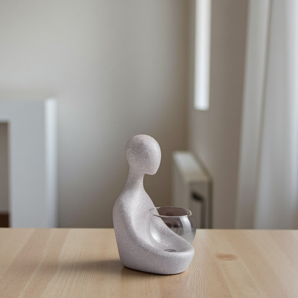 Transparente Vase mit integrierter dekorativer Figur