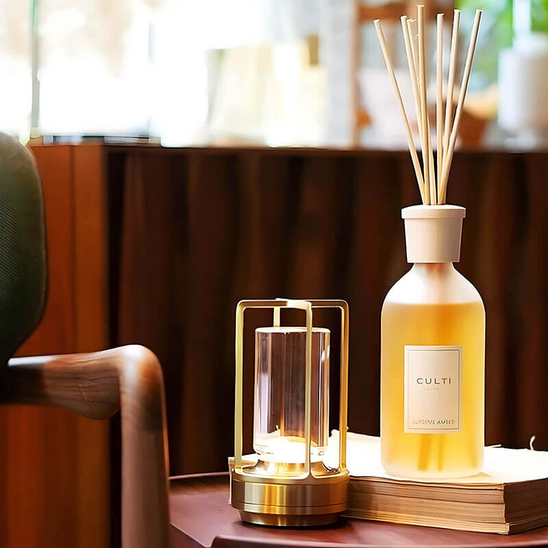 Moderne kabellose Tischlampe für stilvolle Beleuchtung und flexible Platzierung