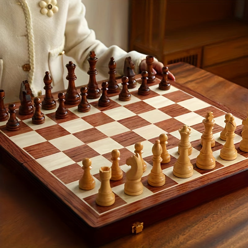 ChessCove - Klappbares Schachset aus Holz mit geschnitzten Figuren und Aufbewahrungsfächern