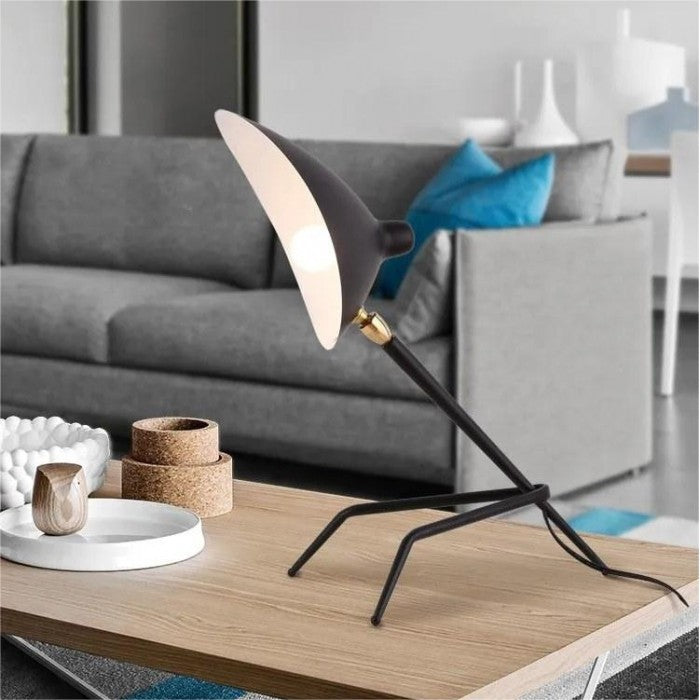 Verstellbare - Tischlampe mit Dreibeinfuß