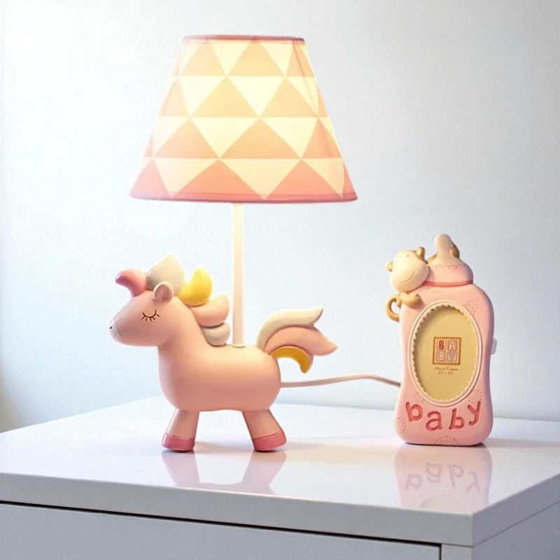Tischlampe mit verspieltem Design für Kinderzimmer und Babyzimmer